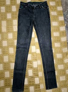 Classic Black High-Waisted Jeans