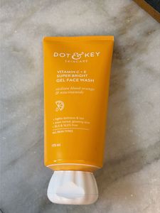 Dot & Key Vitamin C+E Face Wash
