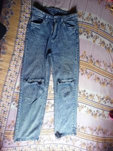Zara Ripped Knee Straight Jeans