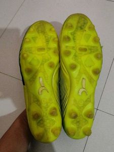 FOOTBALL SHOES