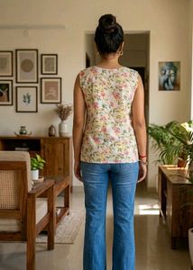 Chic Floral Sleeveless Kurti🎀
