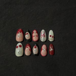 Set of two press on nails