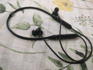 Black Wireless Neckband Earphones