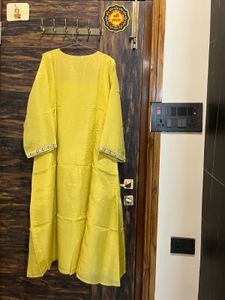 🌻Designer Yellow Silk Embroidered Kurta