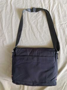 Tommy Hilfiger Messenger Bag