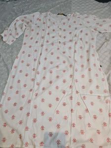 Elegant White Kurta with Pink Floral Print