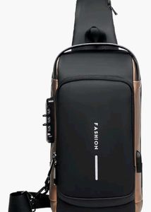 ✅🆕BRAND NEW Stylish Black Sling Bag with Lock🆕✅