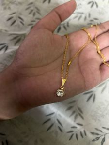 Elegant Gold Chain Necklace with Pendant