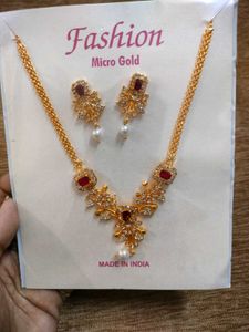 Elegant Gold Finish Necklace &amp; Earring Set