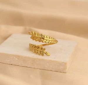 Elegant Leaf Design Adjustable Ring