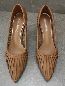 Luna Blu Elegant Tan Cut-Out Heels