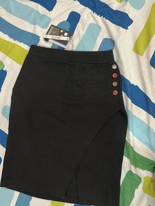 Chic Black Skirt with Side Slit