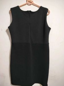 Chic Black Embellished Sleeveless Dress