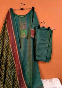 SEMI- WOOLEN GREEN KURTA SET WITH DUPATTA
