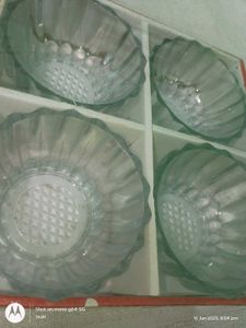 sealed 4 glass bowl set medium size