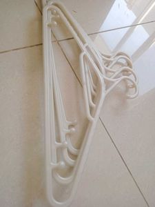 Set of 5 Durable Plastic Hangers