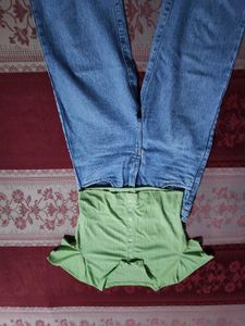Cute Green Button-Up Crop Top