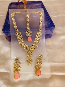 Elegant Kundan Necklace and Earring Set with mang