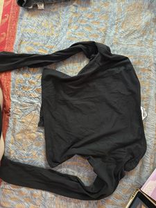 Chic Black Cropped Top 🐈‍⬛