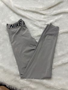 Nike L size  Athletic Leggings