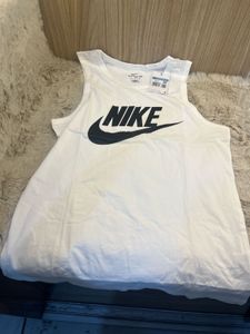 NEW NIKE White T-Shirt