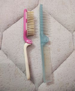 2 Foldable Combs