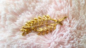 Elegant Leaf Brooch with Crystals