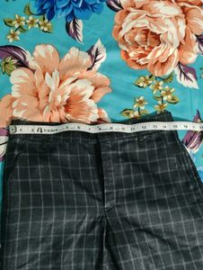 Men's Grey Checked Trousers