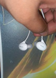 White XE710 Vivo Wired Earphones