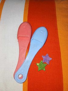 Finger holding face scrubber| Two pieces