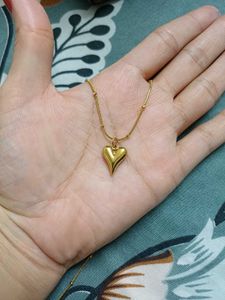 Chic Gold Heart Pendant Necklace