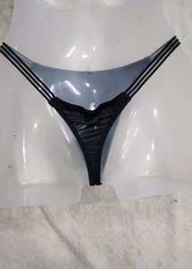 ⚛️ 32. Size Black V Look