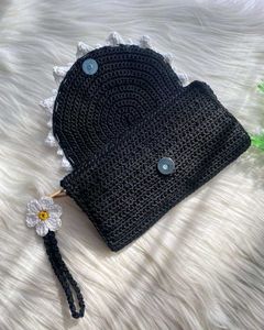 Crochet Daisy Clutch Bag | handmade
