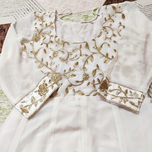 Elegant White Kurta Set with Gold Embroidery