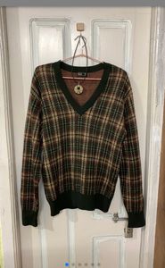 Daks V neck original vintage pullover ..reason for selling ?!Size issues.