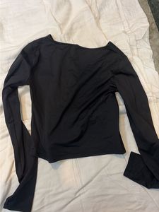 black full sleeve top