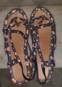 BRAND NEW PEARLS JUTTIS &amp; FLORAL SANDALS (FREE)