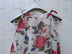 New with tag Floral Cute Korean Blaze top