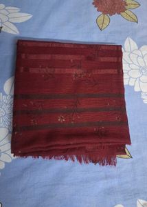 Maroon stole