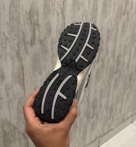 New Balance 204L Sneakers