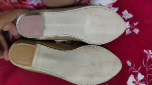 Elegant Gold Flat Sandals