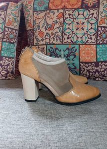 Stylish Two-Tone Heeled Shoes