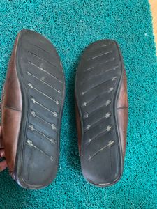 red tape shoe