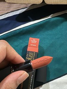 MAC Powder Kiss Lipstick - Moving On Up