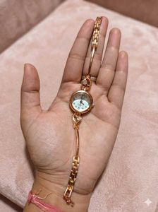 Elegant Gold-Toned Ladies’ Bracelet Watch