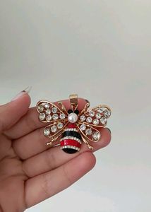 Gold Bee Pendant Necklace 🐝✨ | Rhinestone / Cute