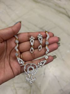 AD Sparkling Diamond Necklace & Earring Set