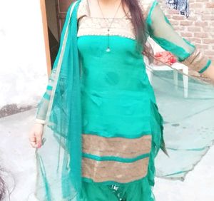 Patiala green suit aur salwar bahut pyara Hai free