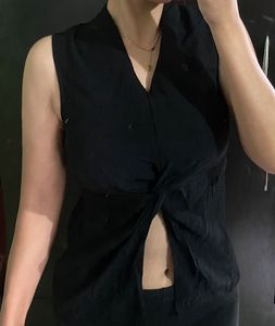 Chic Black Twist Front Sleeveless Top