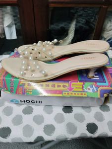 Chic Pearl kitten heel